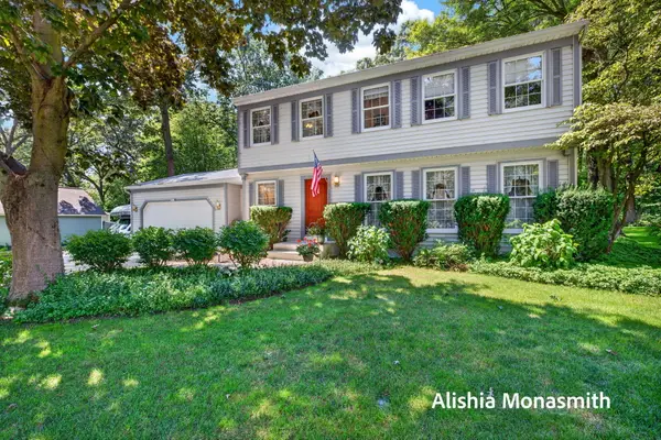 16275 Pine Hollow Avenue, Spring Lake, MI 49456