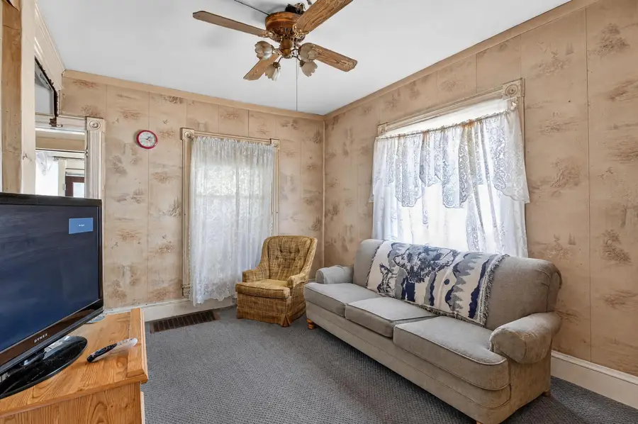 401 S Elm Avenue, Jackson, MI 49203 - #3