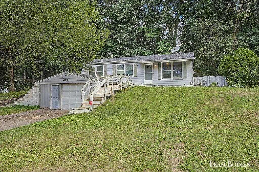 357 Mabel Street Nw, Comstock Park, MI 49321 - #1