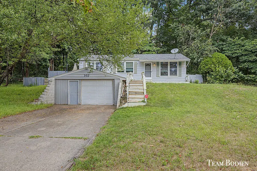 357 Mabel Street Nw, Comstock Park, MI 49321 - #2