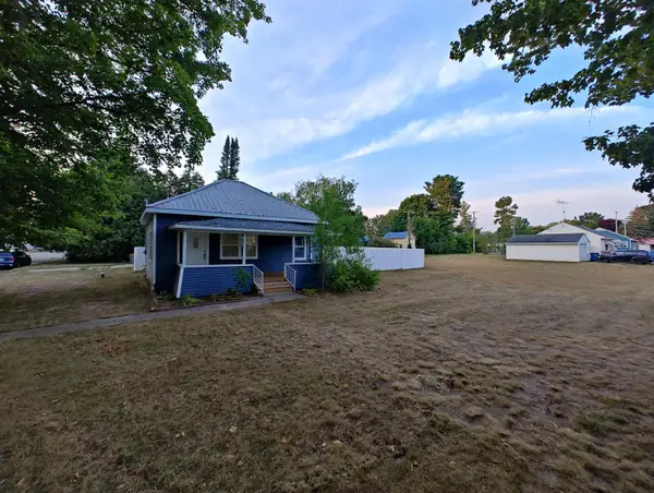 301 E Angel Avenue, Barryton, MI 49305