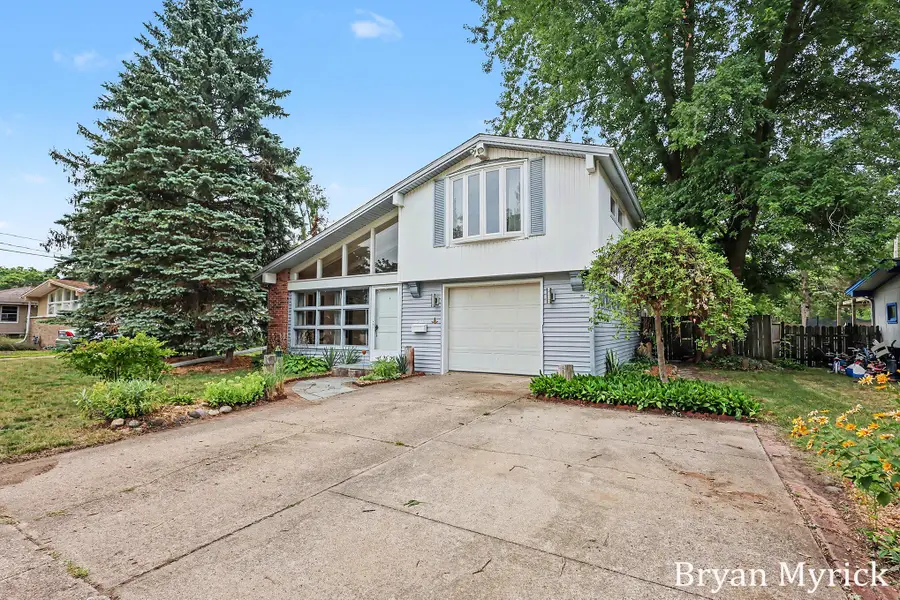 202 E 25th Street, Holland, MI 49423 - #3
