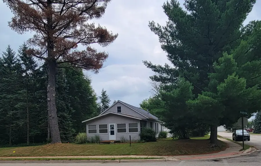 8 E Barton Street, Newaygo, MI 49337 - #3