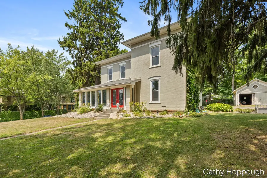 404 E Main Street, Ionia, MI 48846 - #3