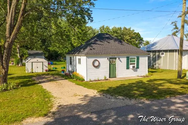216 Williams Street, Howard City, MI 49329