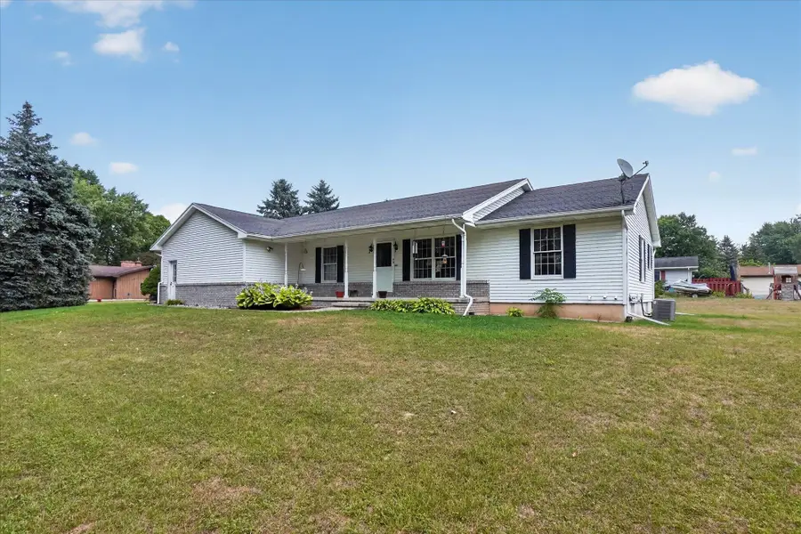 635 W Poplar Street, Carson City, MI 48811 - #3