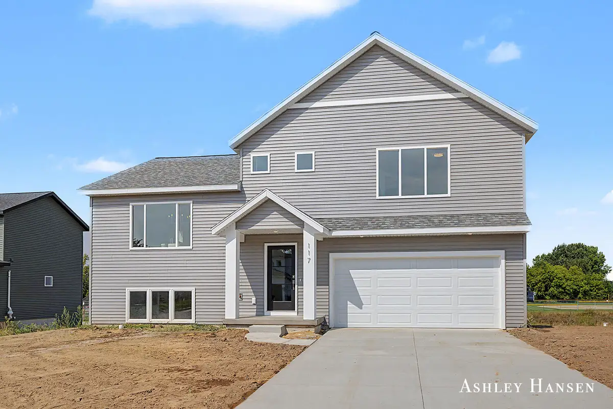 117 Chase Nw, Kent City, MI 49330 - #1
