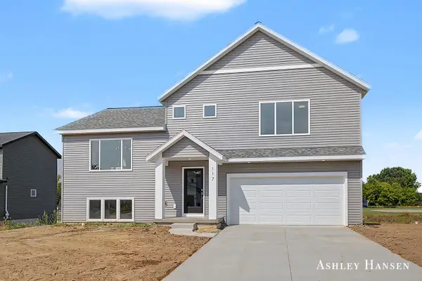 117 Chase Nw, Kent City, MI 49330