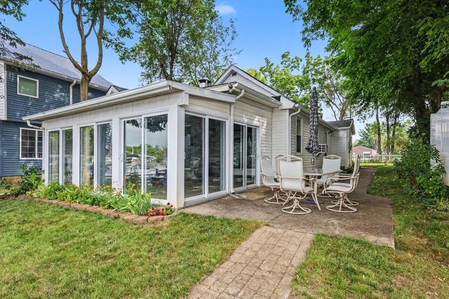 231 N Lakeside Drive, Michigan Center, MI 49254 - #2