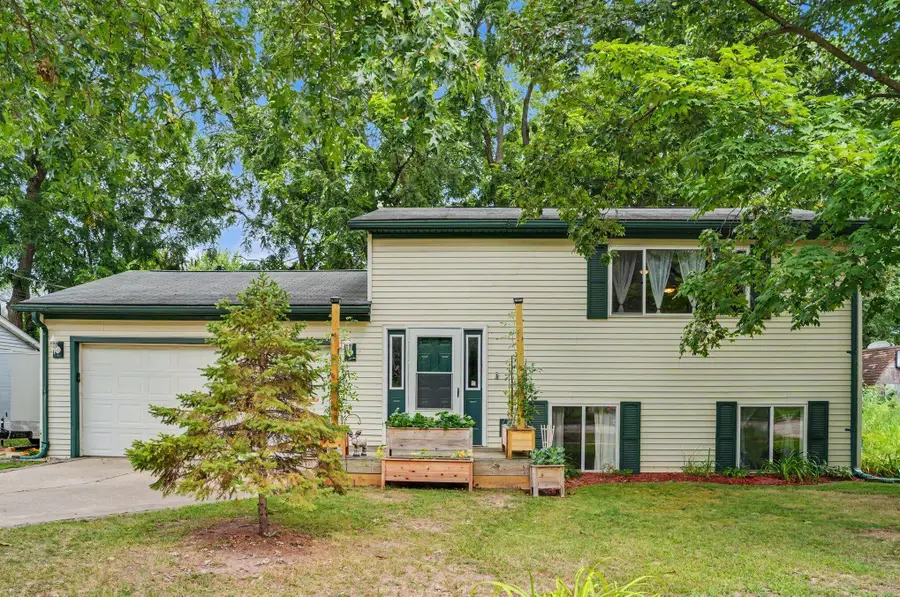 210 W 4th Street, Lawton, MI 49065 - #2
