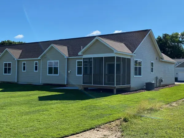 5635 Trail Side Lane #8, Whitmore Lake, MI 48189