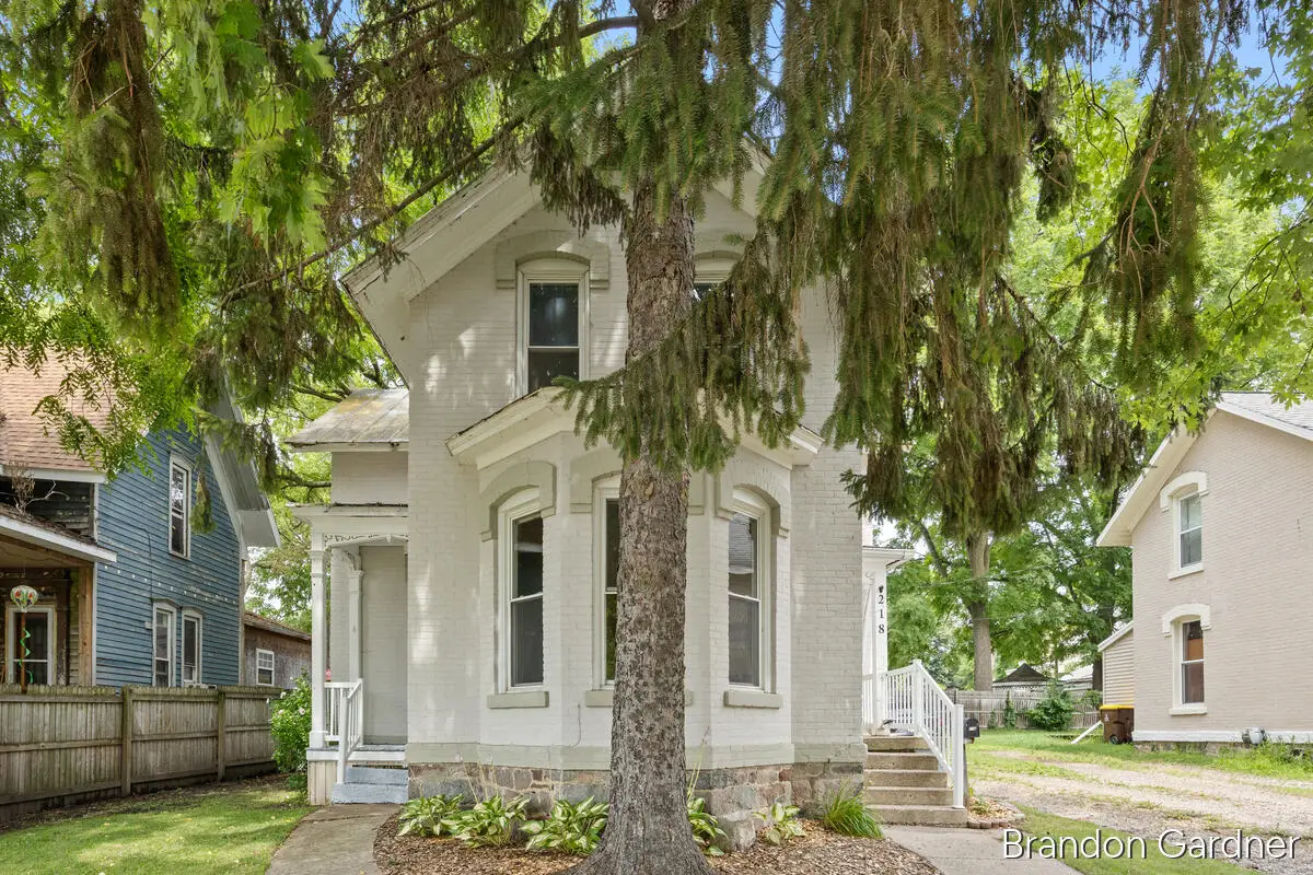 218 E Adams Street, Ionia, MI 48846 - #1