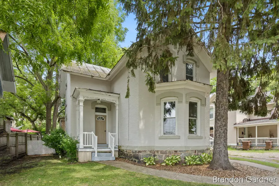 218 E Adams Street, Ionia, MI 48846 - #2
