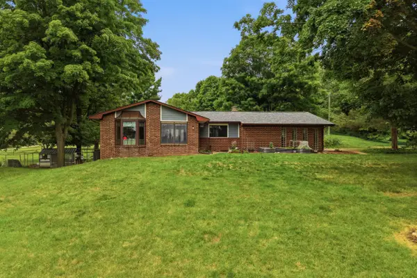 13489 Hyde Road, Hartland, MI 48353