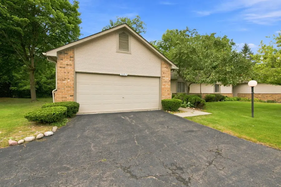 32917 Chapman Circle #21, Westland, MI 48185 - #2
