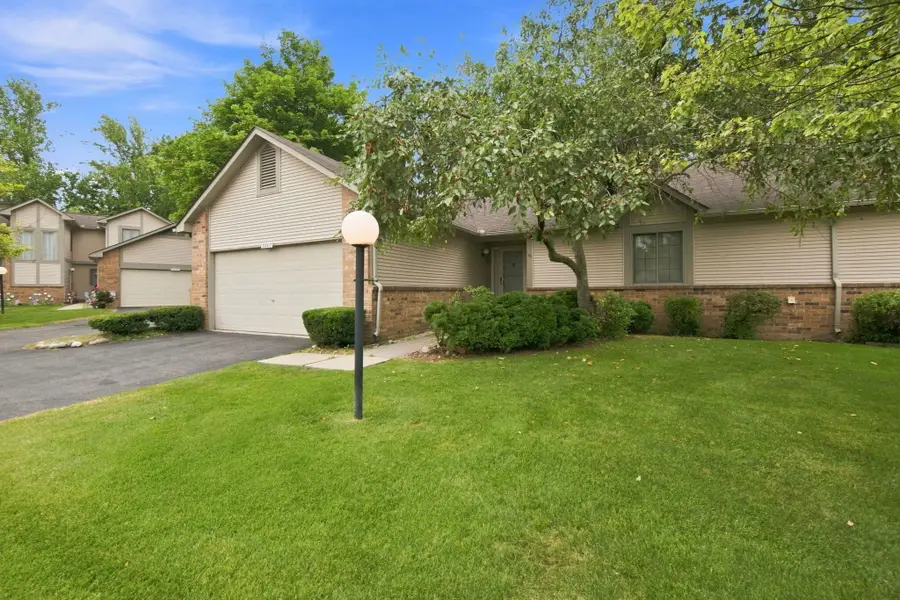32917 Chapman Circle #21, Westland, MI 48185 - #3