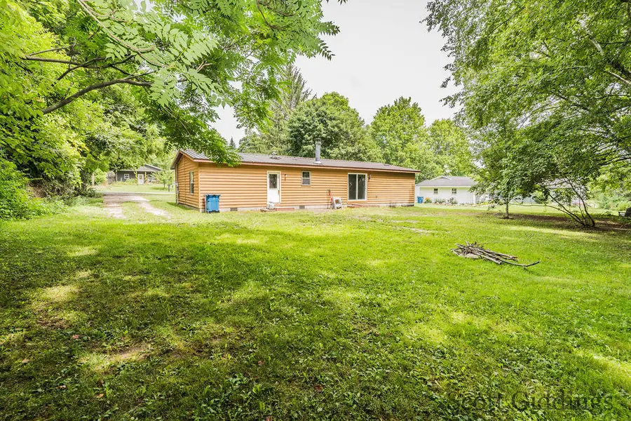 318 E Bellevue Street, Stanton, MI 48888 - #2