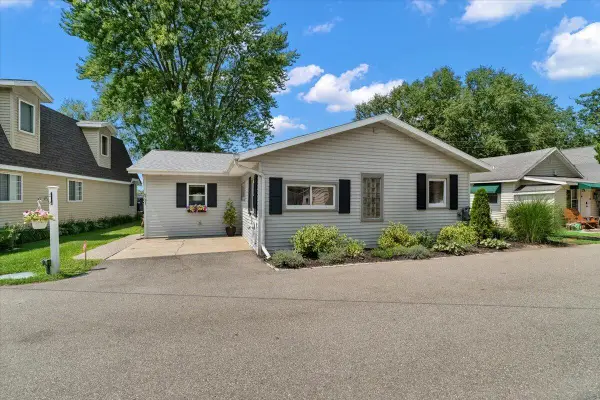 6731 Campau Lake Drive Se, Alto, MI 49302