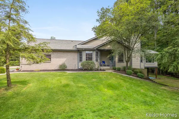 2122 S Cross Creek Drive Se, Grand Rapids, MI 49508