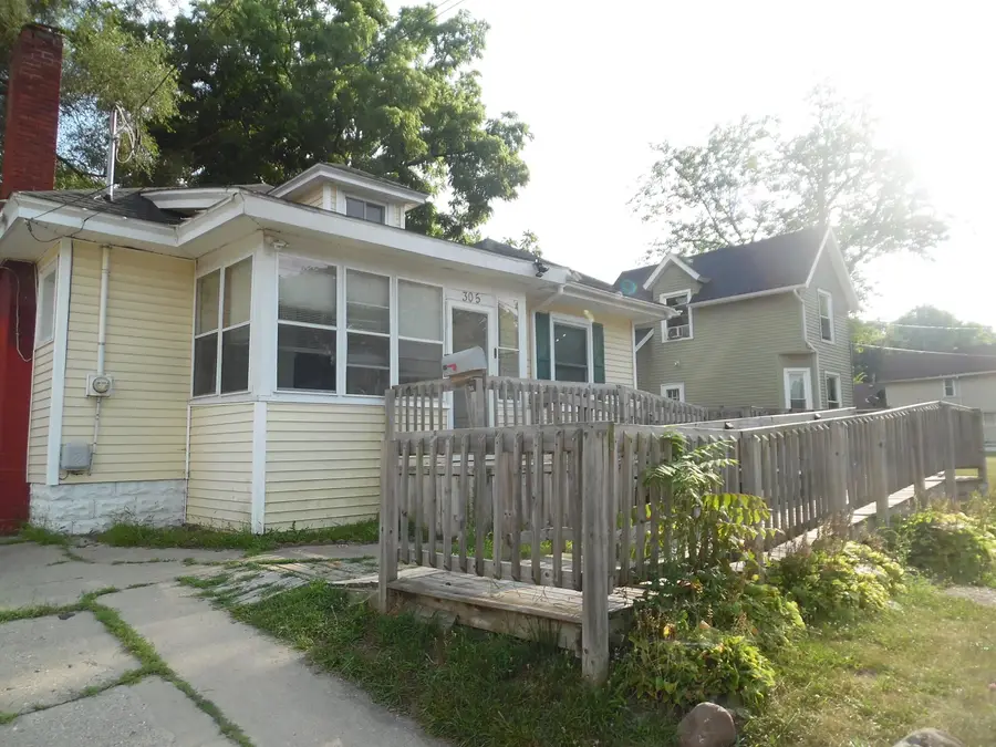 305 W High Street, Jackson, MI 49203 - #2
