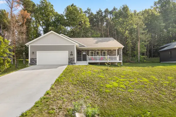 1132 Farmington Drive, Traverse City, MI 49696