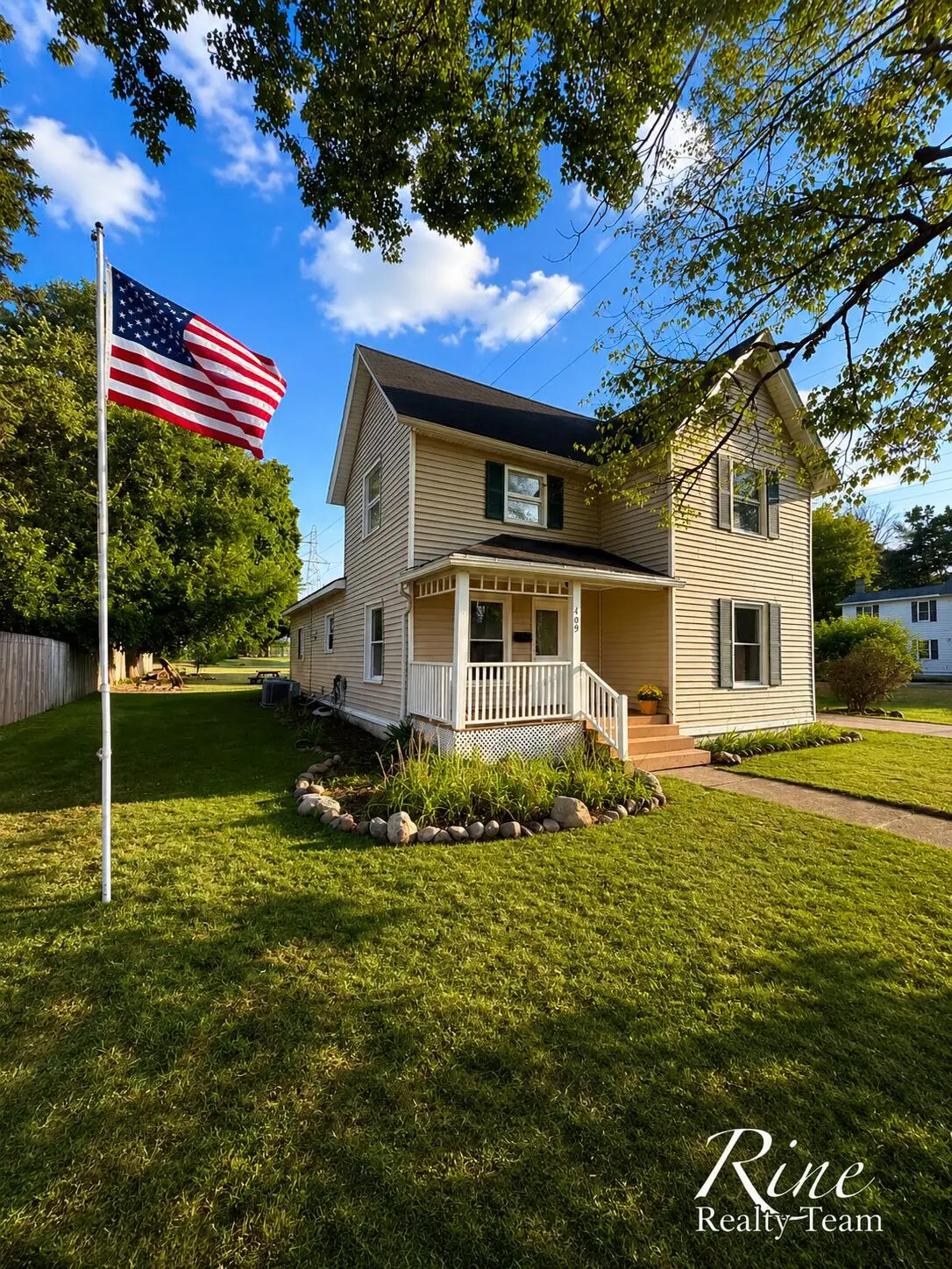 409 W Maple Street, Wayland, MI 49348 - #1