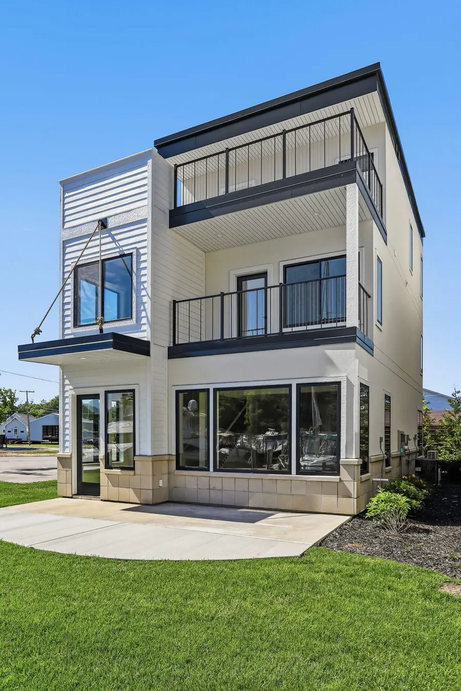3 N Bailey Avenue #2, South Haven, MI 49090 - #2