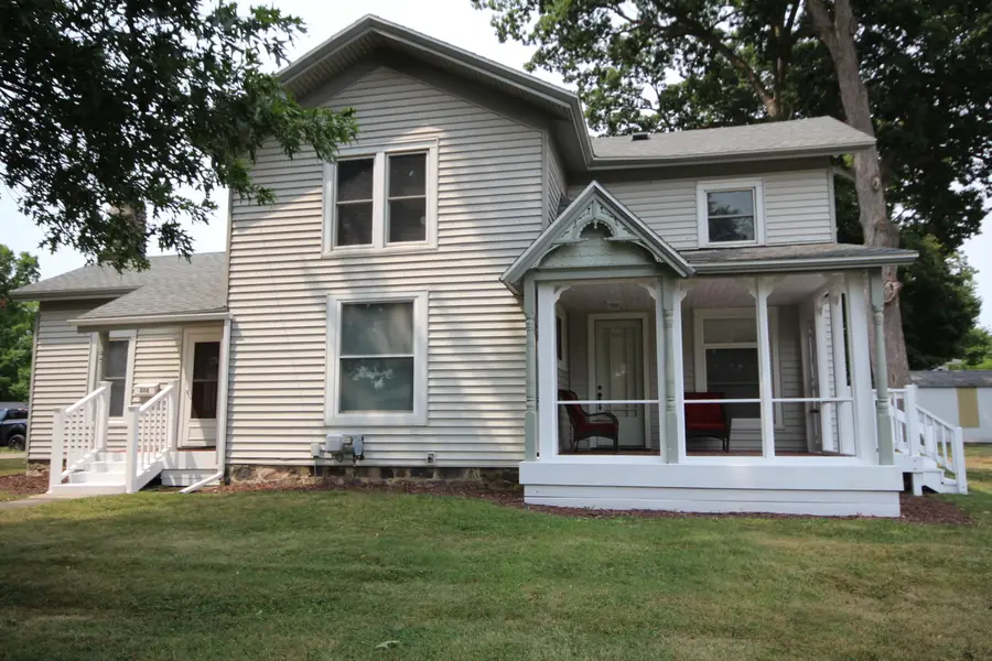 208 S Michigan Avenue, Vicksburg, MI 49097 - #2