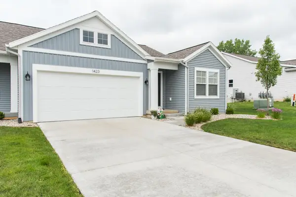 1423 N Village Circle, Kalamazoo, MI 49009