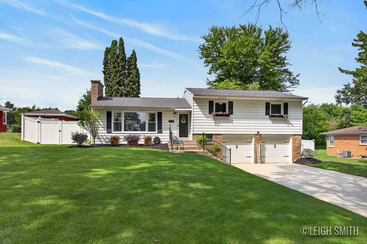 2165 Apple Avenue Nw, Grand Rapids, MI 49504 - #1
