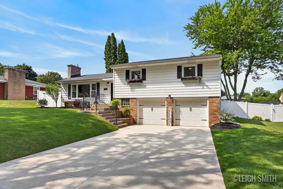 2165 Apple Avenue Nw, Grand Rapids, MI 49504 - #2