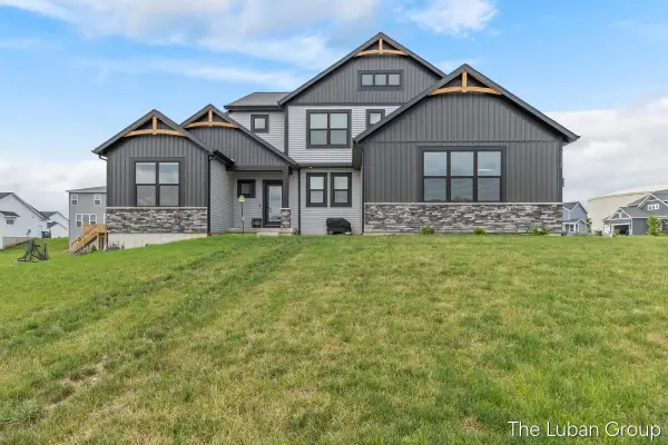 3338 Eagle Peak Drive, Jenison, MI 49428