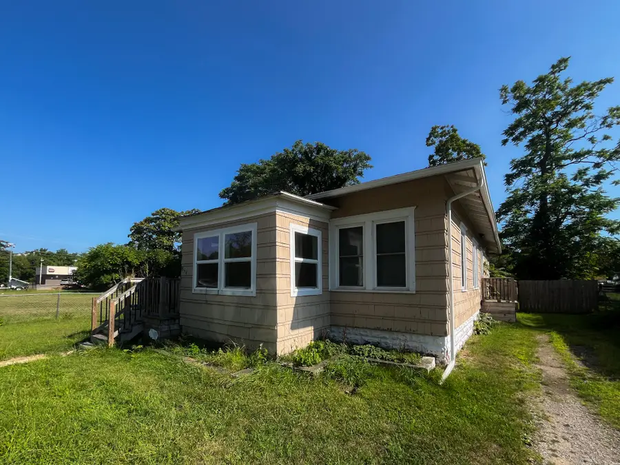 864 Highland Avenue, Benton Harbor, MI 49022 - #2