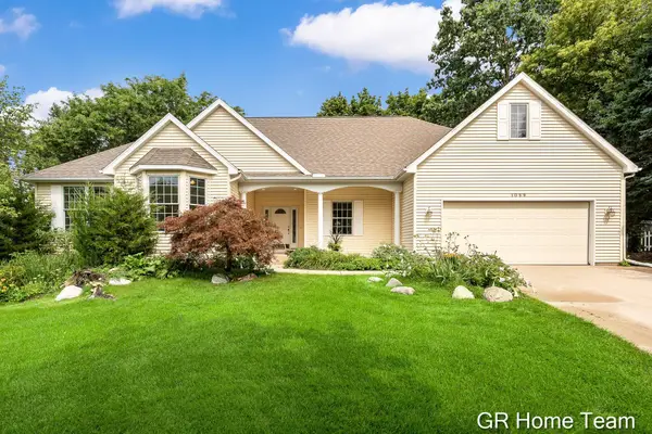 1059 Greenwood Forest Se, Grand Rapids, MI 49546