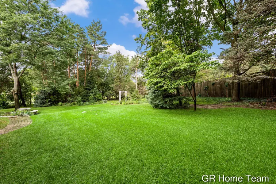 1059 Greenwood Forest Se, Grand Rapids, MI 49546 - #2