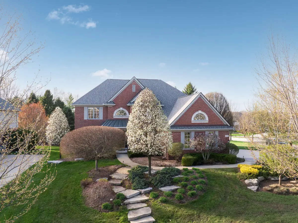 2910 N Addison Circle N, Rochester, MI 48306 - #1