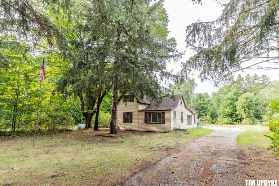 5924 E Sternberg Road, Fruitport, MI 49415 - #3