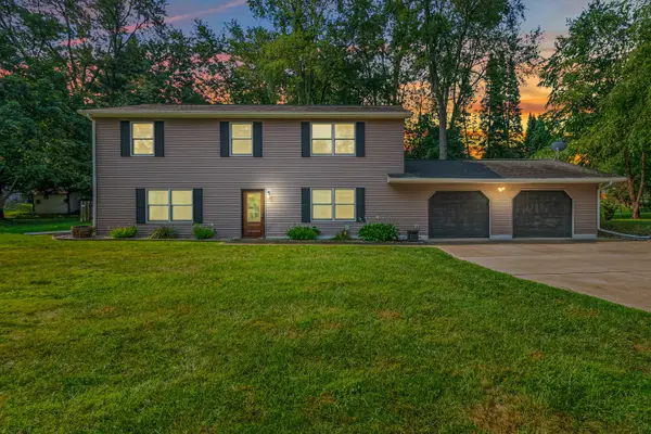 16 Goodrich Avenue, Hillsdale, MI 49242