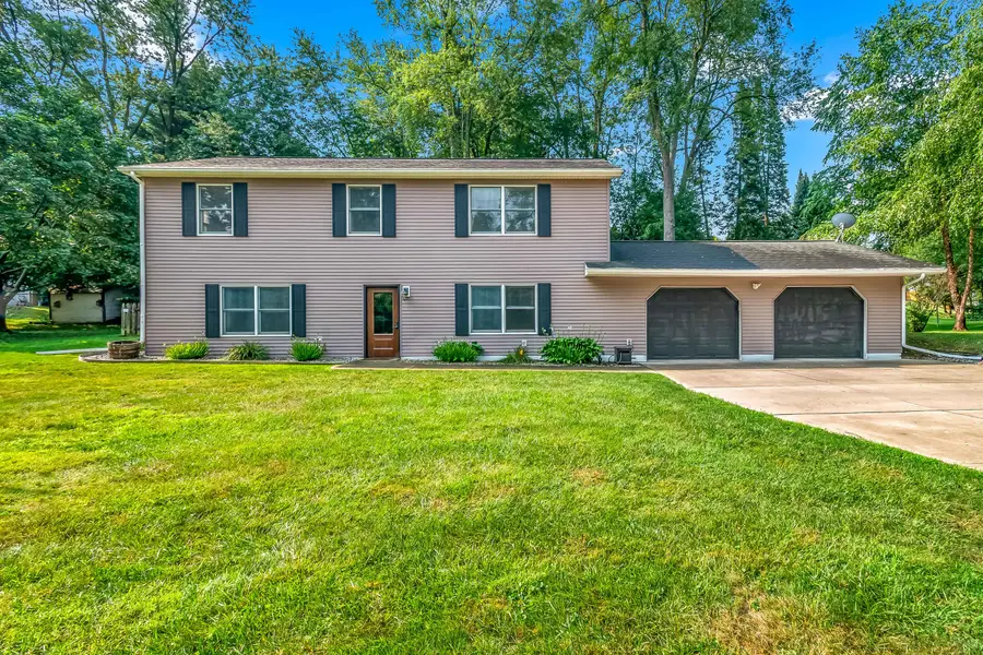 16 Goodrich Avenue, Hillsdale, MI 49242 - #2