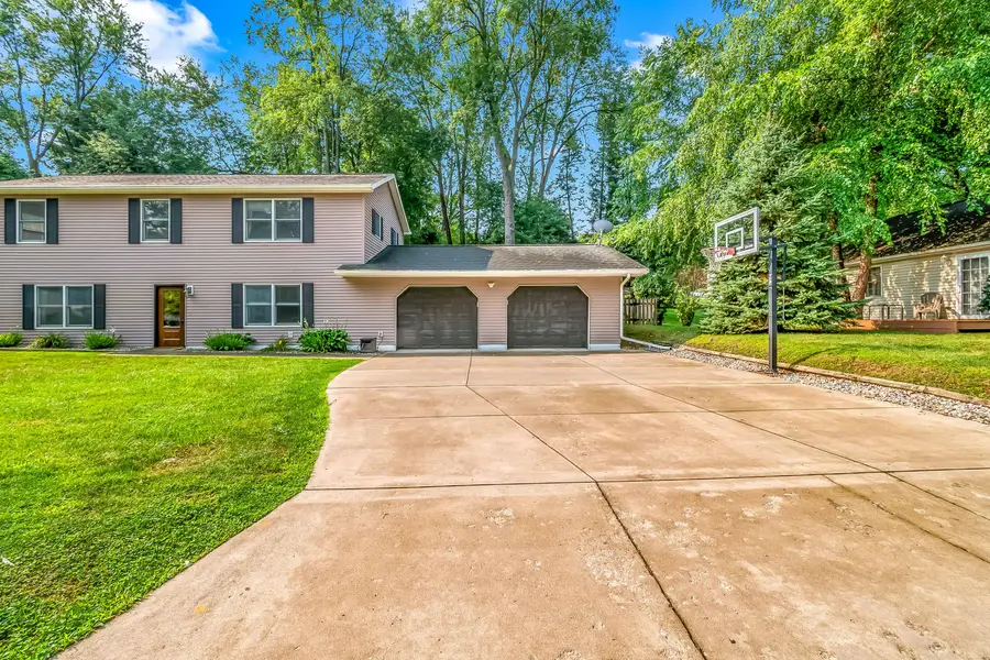 16 Goodrich Avenue, Hillsdale, MI 49242 - #3