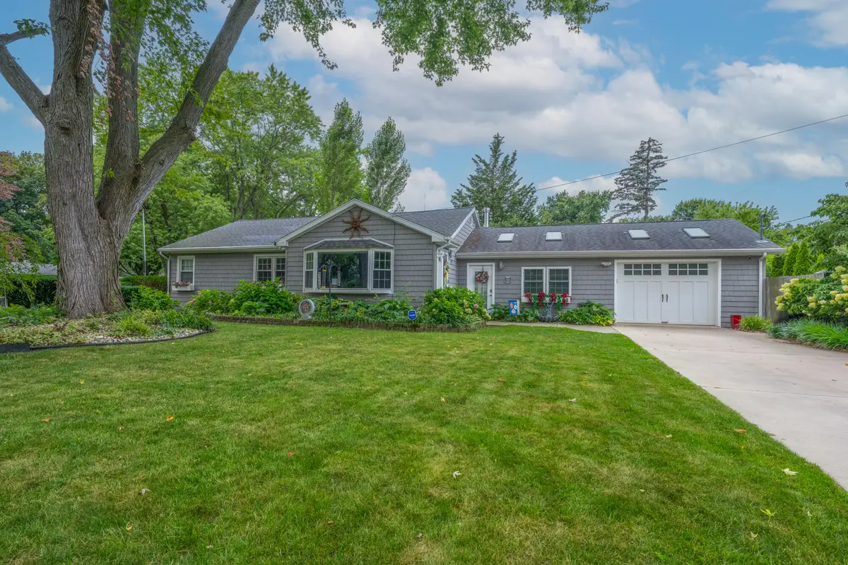 2110 Commonwealth Road, Benton Harbor, MI 49022 - #1