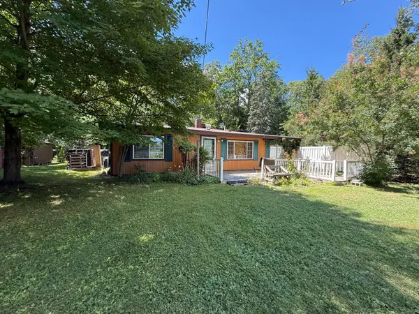 2591 Tonawanda Road, Grawn, MI 49637