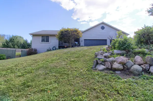 4952 Elmers Turn, Pinckney, MI 48169
