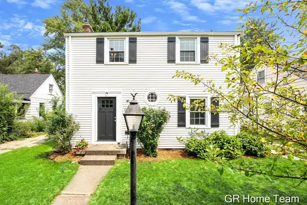 2138 Houseman Avenue Ne, Grand Rapids, MI 49505