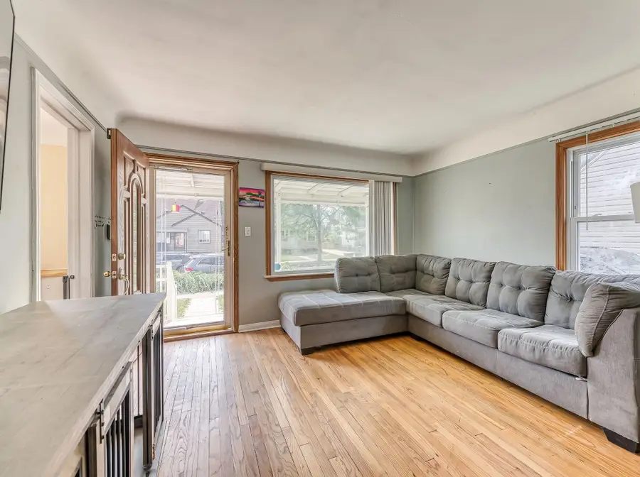 214 Cleveland Street, Trenton, MI 48183 - #3