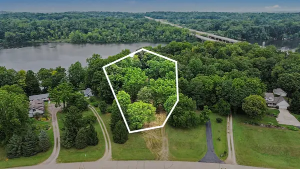 4239 Lake Chapin Bluff, Berrien Springs, MI 49103
