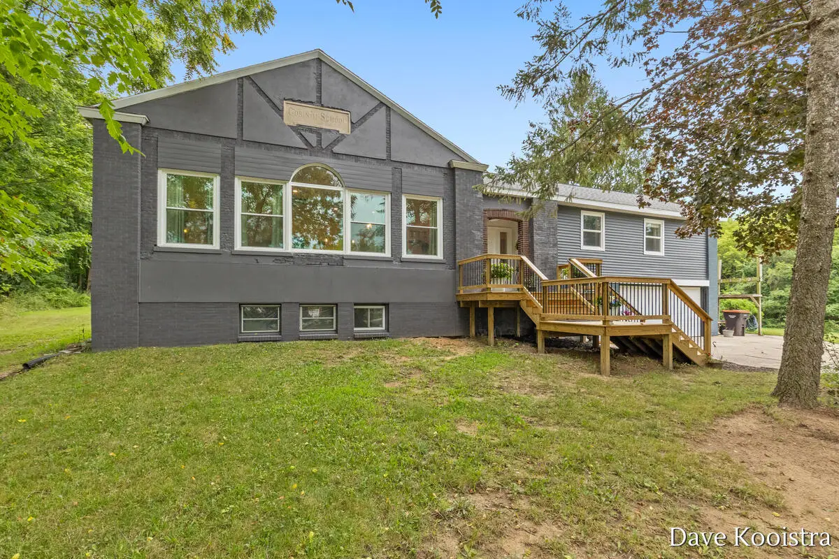 9810 S Division Avenue Sw, Byron, MI 49315 - #1