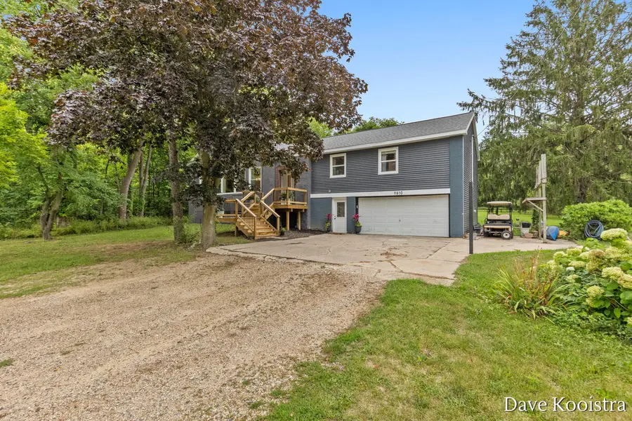 9810 S Division Avenue Sw, Byron, MI 49315 - #3