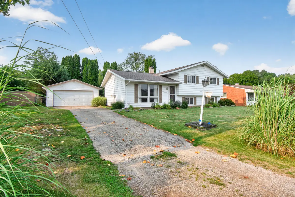 1286 W Southfield Drive, Jackson, MI 49203 - #1
