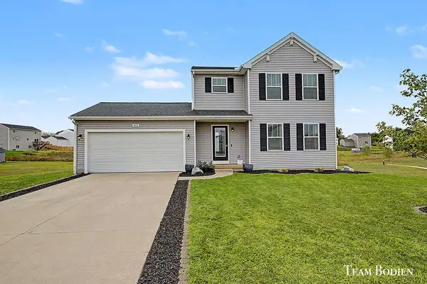 402 Oak Hill Court, Middleville, MI 49333
